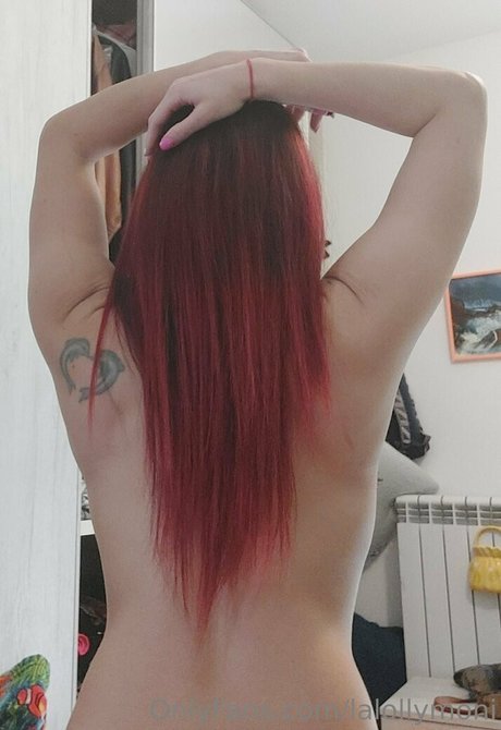 lalollymoni 裸のモデル 写真