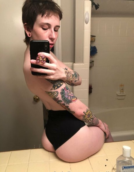 逆輪姦 オンリーファンズ セクシーヌード 写真