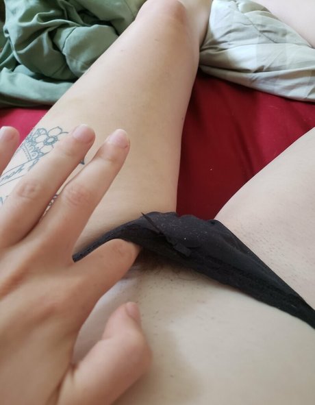 Anya Volz アート女優 ギャラリー