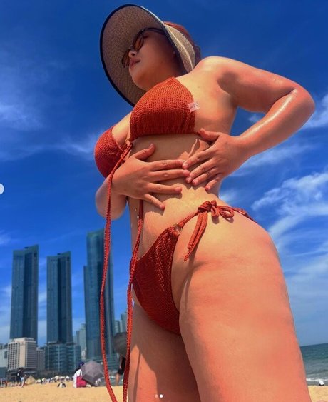 ラテン系ママオンリーファンズ セクシーヌード 写真