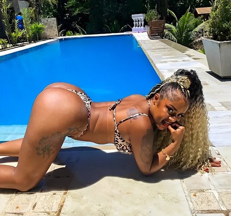 背の高い熟女オンリーファンズ ホットセクシー 写真