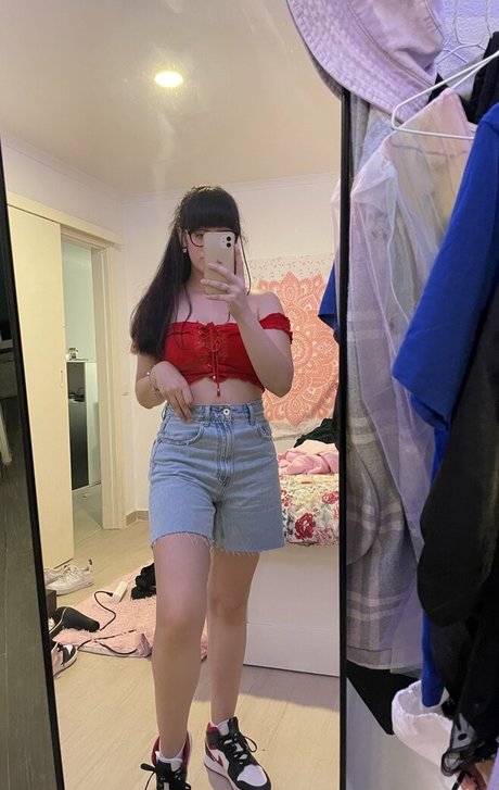 18歳のオンリーファンズ ポルノ 写真