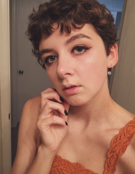 Katherine Hudson ヌードモデル 写真