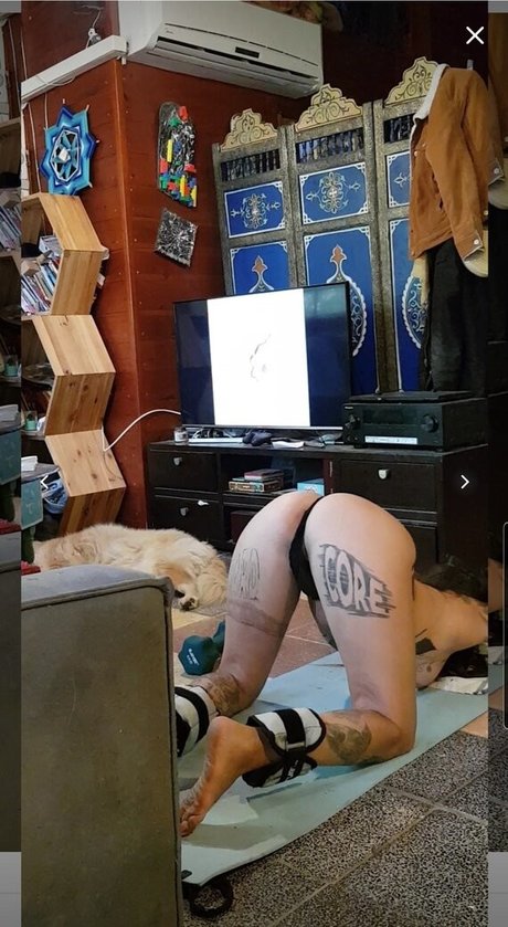 フィットネスオンリーファンズ ホットヌード 画像