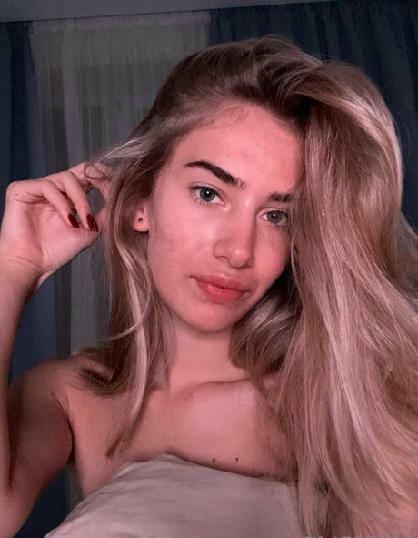 elisa holt ヌードモデル 画像