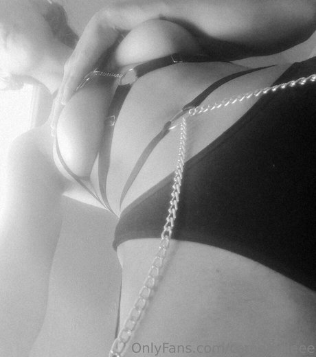 オンリーファンズを舐める 無料セックス 写真