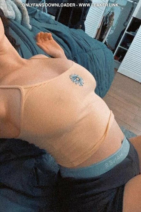 茶色の目のキティオンリーファンズ 無料裸 画像