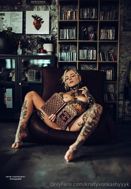 Kristy Von Kashyyyk ホットスター 写真