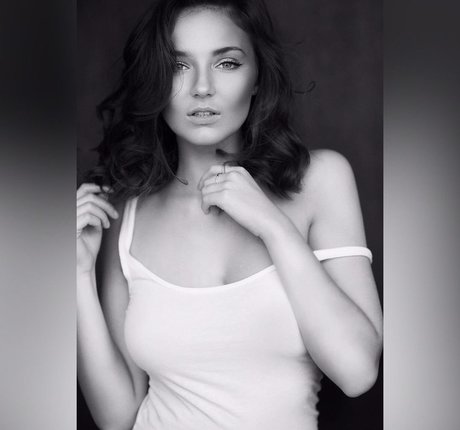 Sophie Wallace アート女優 写真