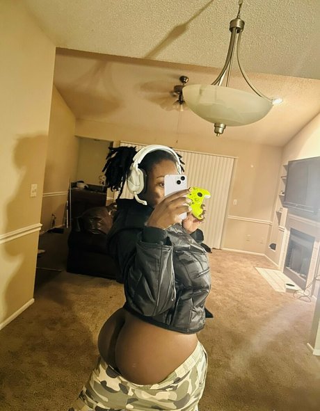 bigbootyshayyy 女優 写真
