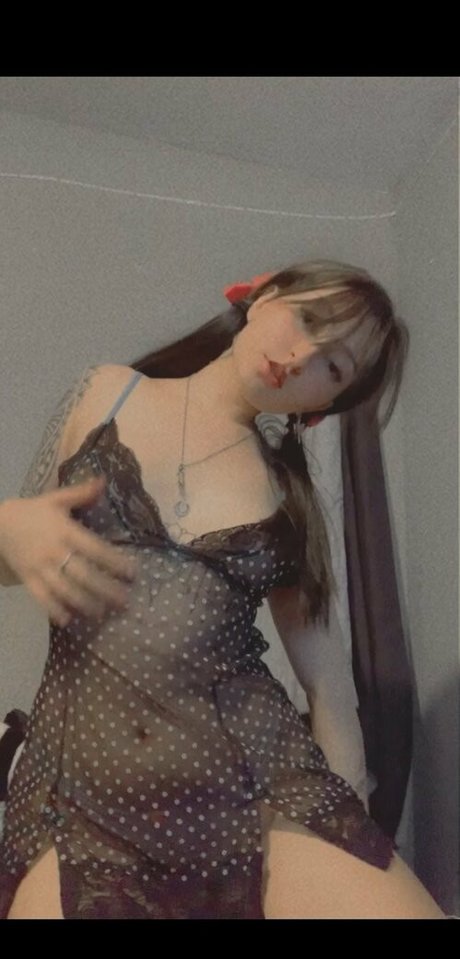 emiliarenblue ヌードのポルノスター 写真
