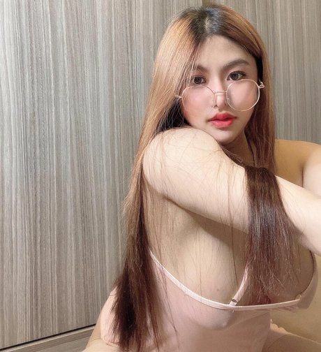 巨乳ゴスオンリーファンズ ホット裸 ギャラリー