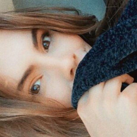 ブルネットのティーンオンリーファンズ アートポルノ 写真