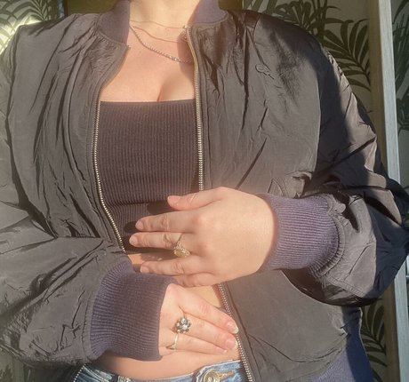 Elena Sophia Nicolosi モデル 写真