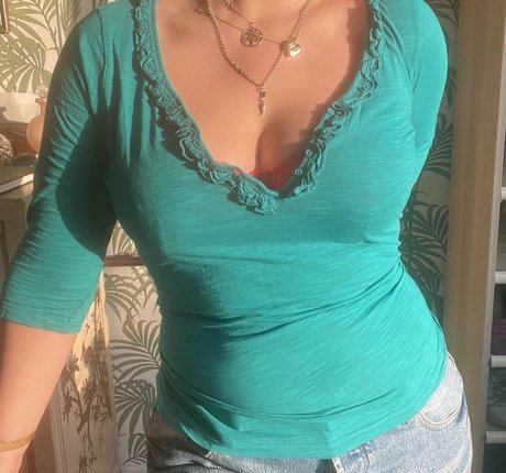 Elena Sophia Nicolosi ホットなスター 写真