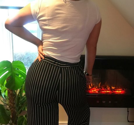 Elena Sophia Nicolosi スター ヌード 写真