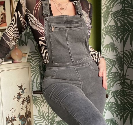 Elena Sophia Nicolosi モデル 写真