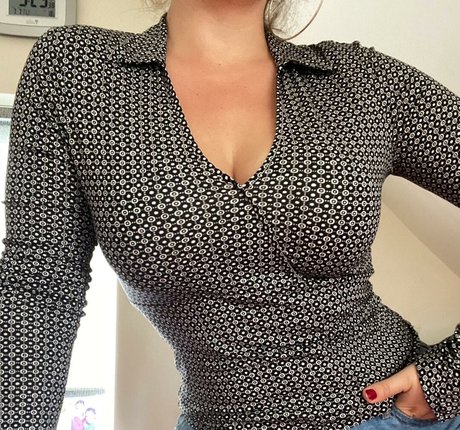 Elena Sophia Nicolosi エロティックモデル 写真