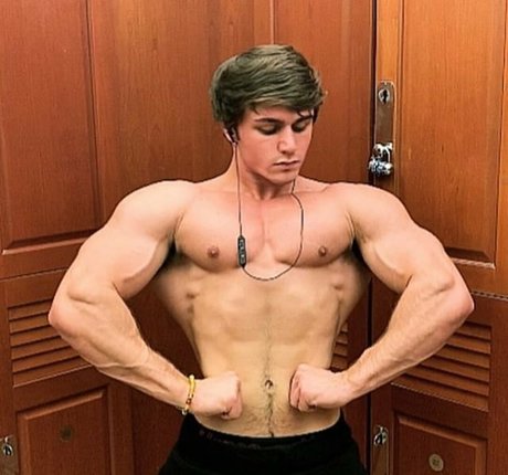 jamietylerflex 裸のスター 写真