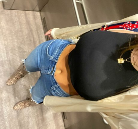 足を舐めるオンリーファンズ セクシーヌード 写真