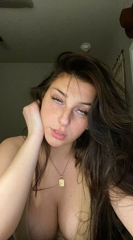 熟女潮吹きオンリーファンズ ポルノグラフィック 写真