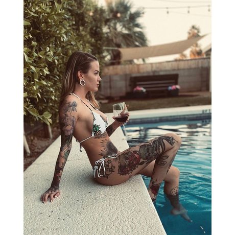 背の高い熟女オンリーファンズ 美しい裸 写真