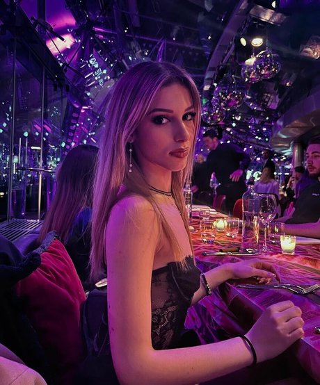 美しい黒檀のオンリーファンズ ホットセックス 画像