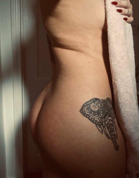 クソなオンリーファンズ 美しいxxx 写真