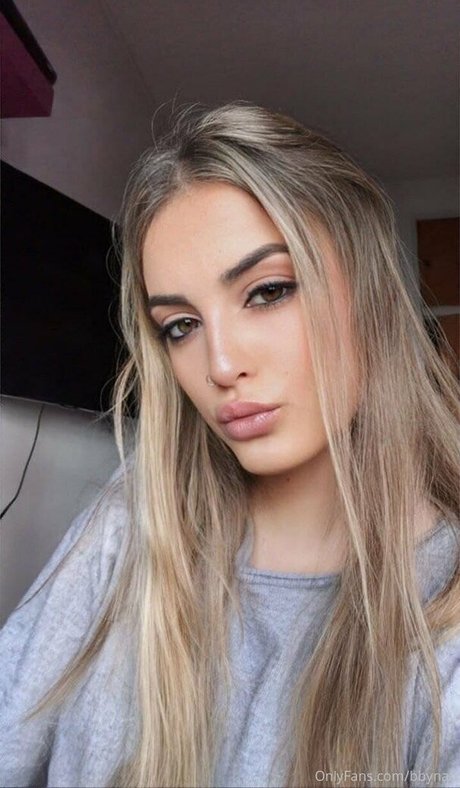 美人トランスオンリーファン 無料セクシー 写真
