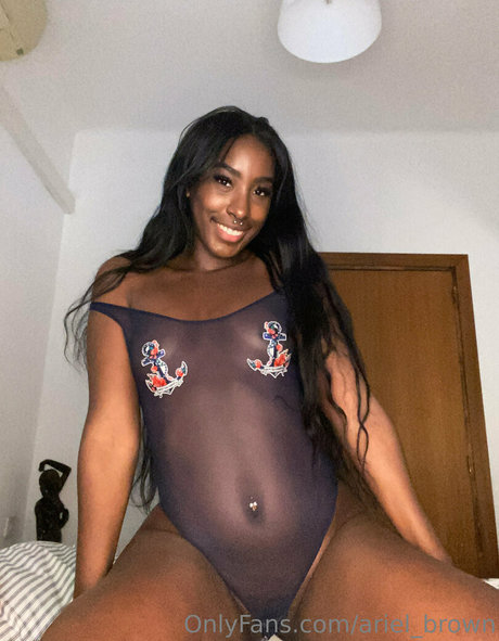 ariel brown アダルトスター 写真