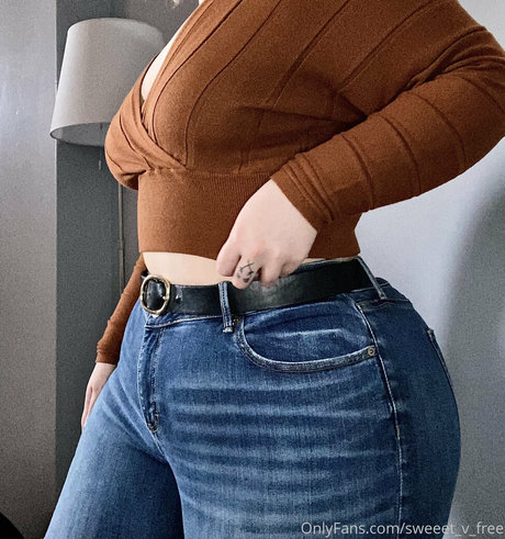 sweeet v free ヌードのポルノスター 画像