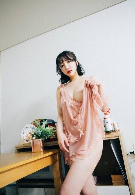 大きなお尻のアジア人オンリーファンズ ホット裸 写真