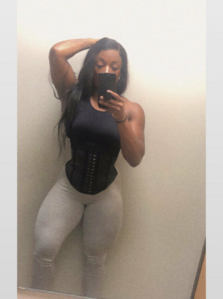 ebonymuscle トップ女優 画像