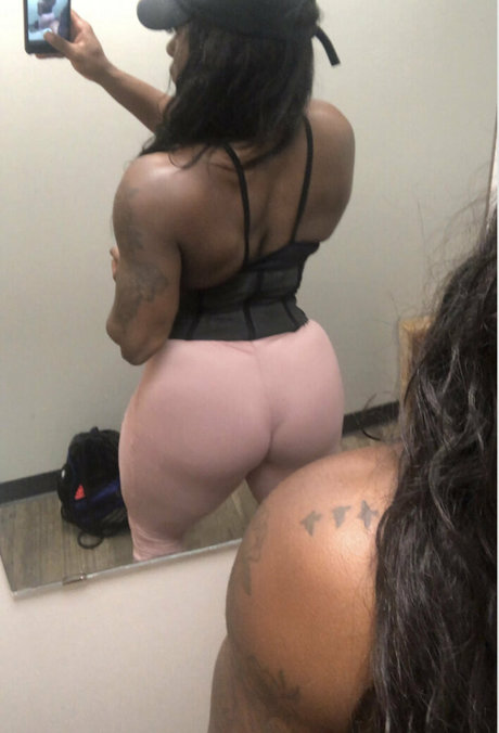 ebonymuscle ヌード女優 画像