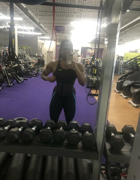 ebonymuscle トップモデル 写真