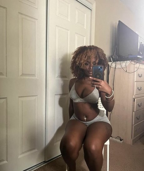 大きなお尻のアジア人オンリーファンズ 無料セクシー 写真