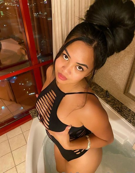 オンリーファンズでオナニーする アートxxx 画像