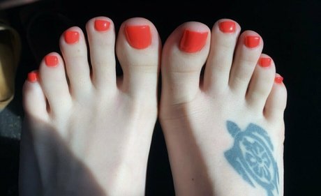 babyhellion 裸のモデル 写真