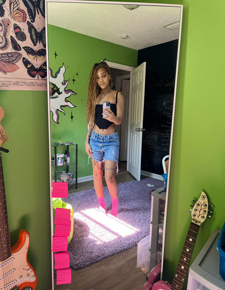 leahsade トップ女優 画像