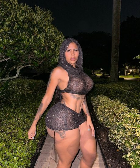 Karen Havary 独占モデル ギャラリー