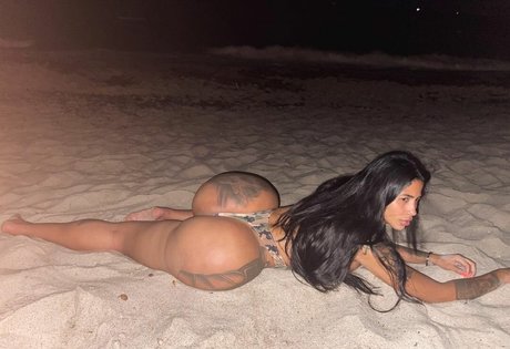 Karen Havary xxxモデル 写真