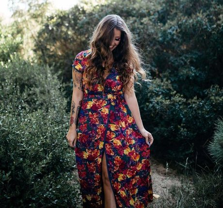 カッククイーンオンリーファンズ アート裸 写真