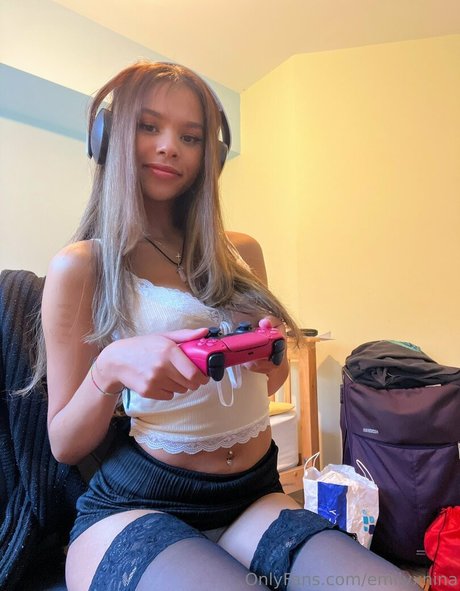 emilyxnina 無料モデル 写真