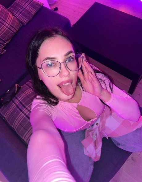 垂れ乳オンリーファンズ 美しいヌード 写真