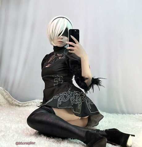 垂れ乳オンリーファンズ ポルノ 画像