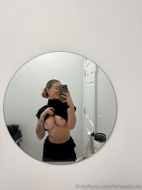 lenaadams エロティックなモデル 画像