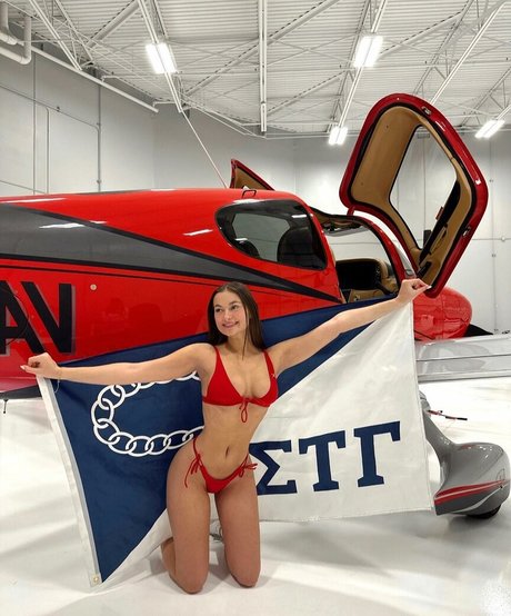 Elyssa Williams top profile image