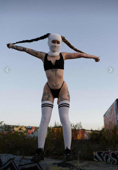 yourintrusivethot アートモデル 写真
