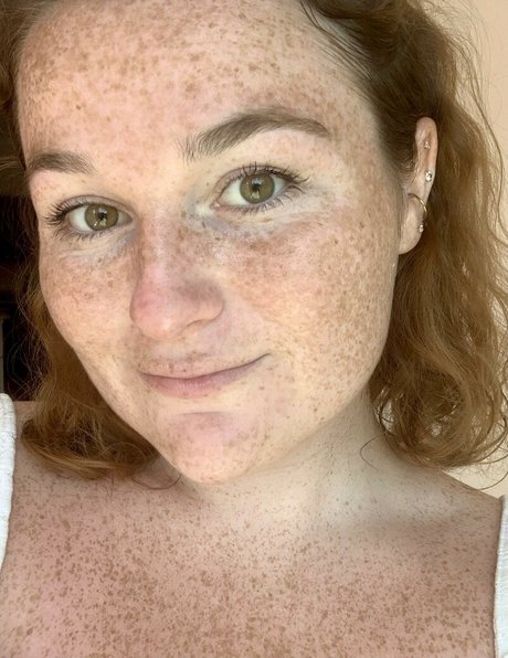 Freckled Baby ホットなポルノスター 画像