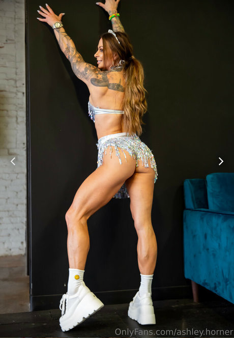 Ashley Horner ホットなスター 写真